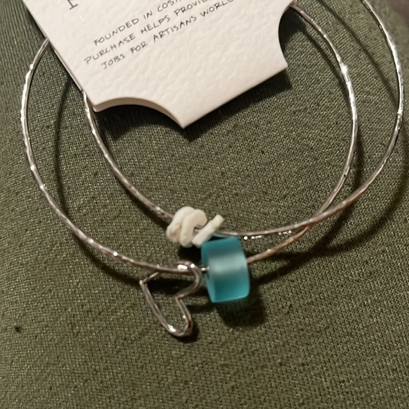#32 💥2 for $18💥Stunning Playa Bangle Set! Genuine Mother of Pearl & Seaglass!! - Picture 5 of 5